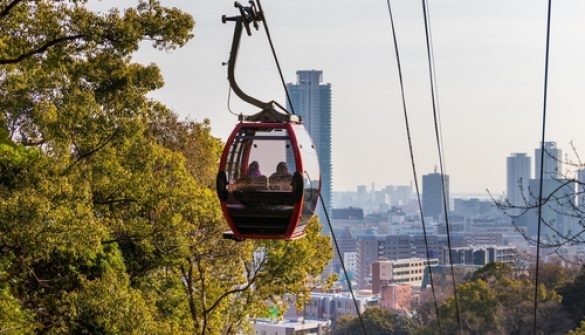 Red,Gondola,On,The,Ropeway,And,The,Cityscape,Of,Kobe